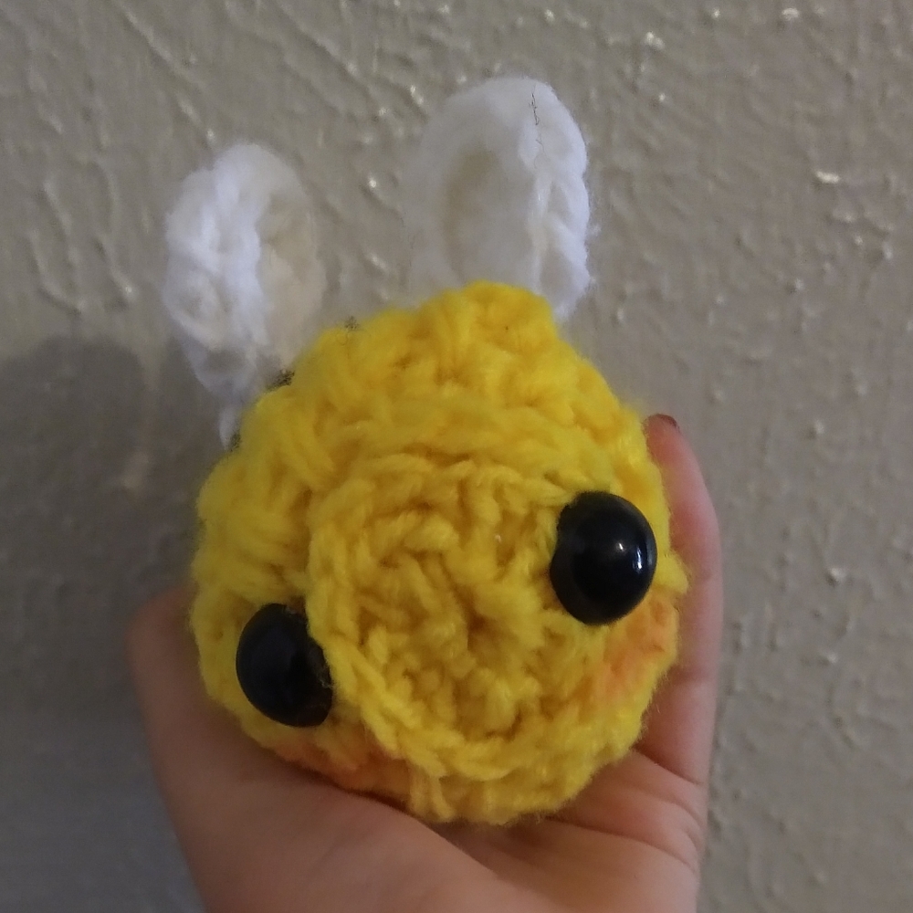Amigurumi bee